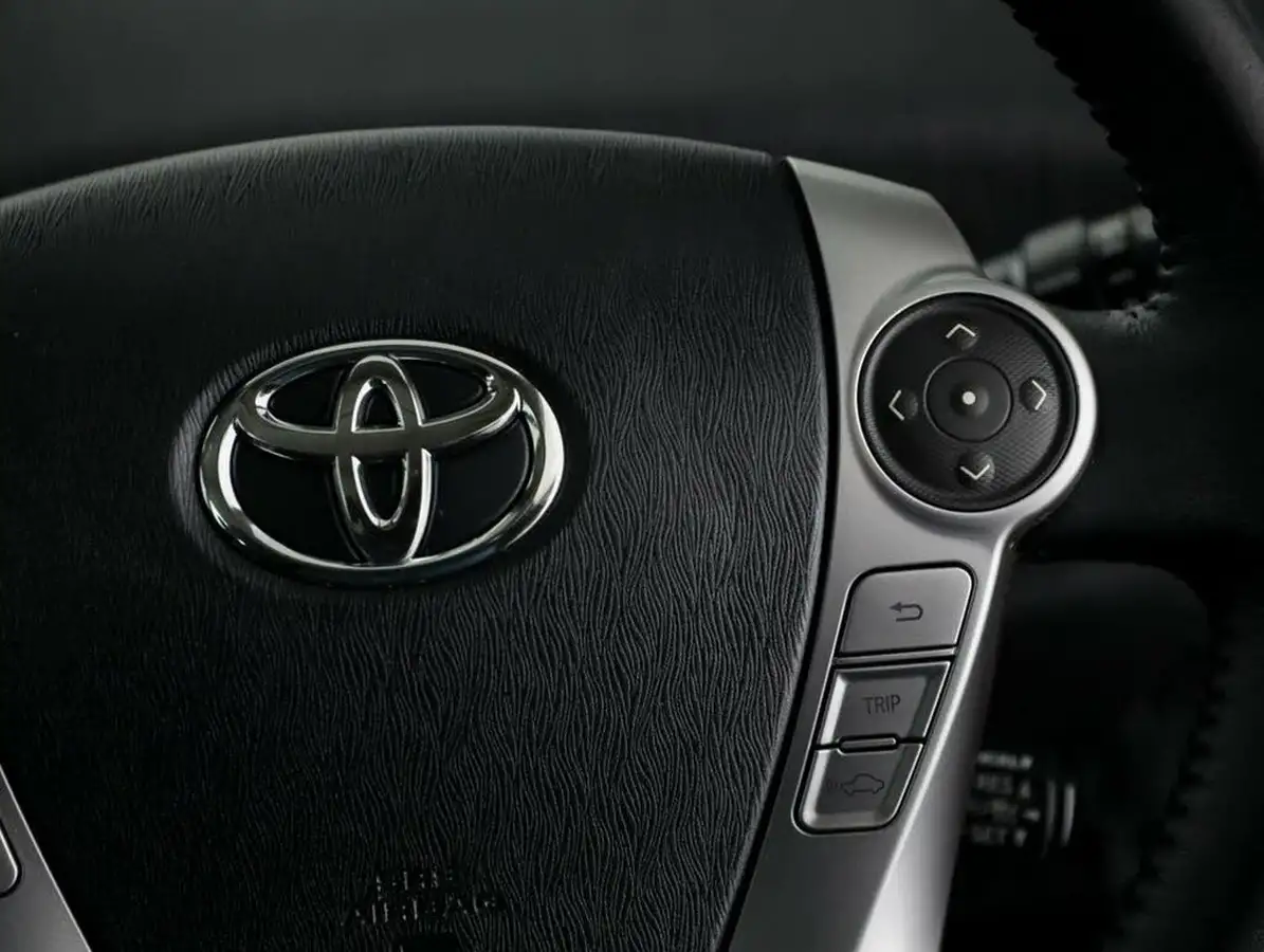 2019-toyota-prius-18-vvt-i-icon-ss-big-33