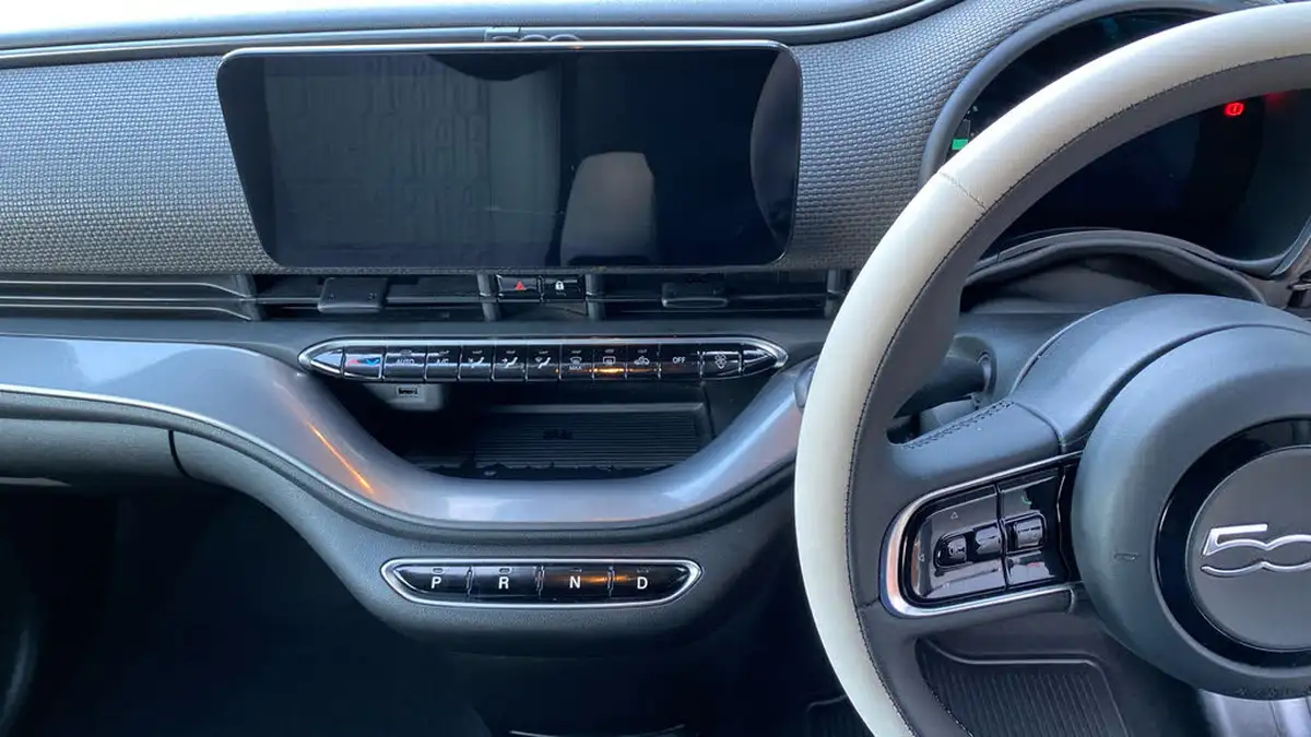 2021-fiat-500c-e-la-prima-big-11