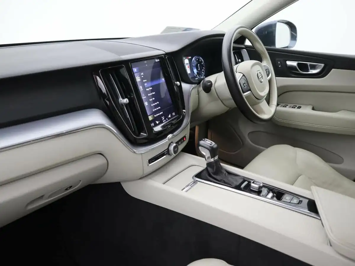 2019-volvo-xc60-20-t5-momentum-awd-big-9