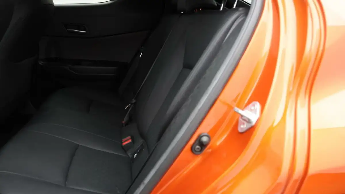 2020-toyota-c-hr-20-vvt-i-orange-edition-big-15