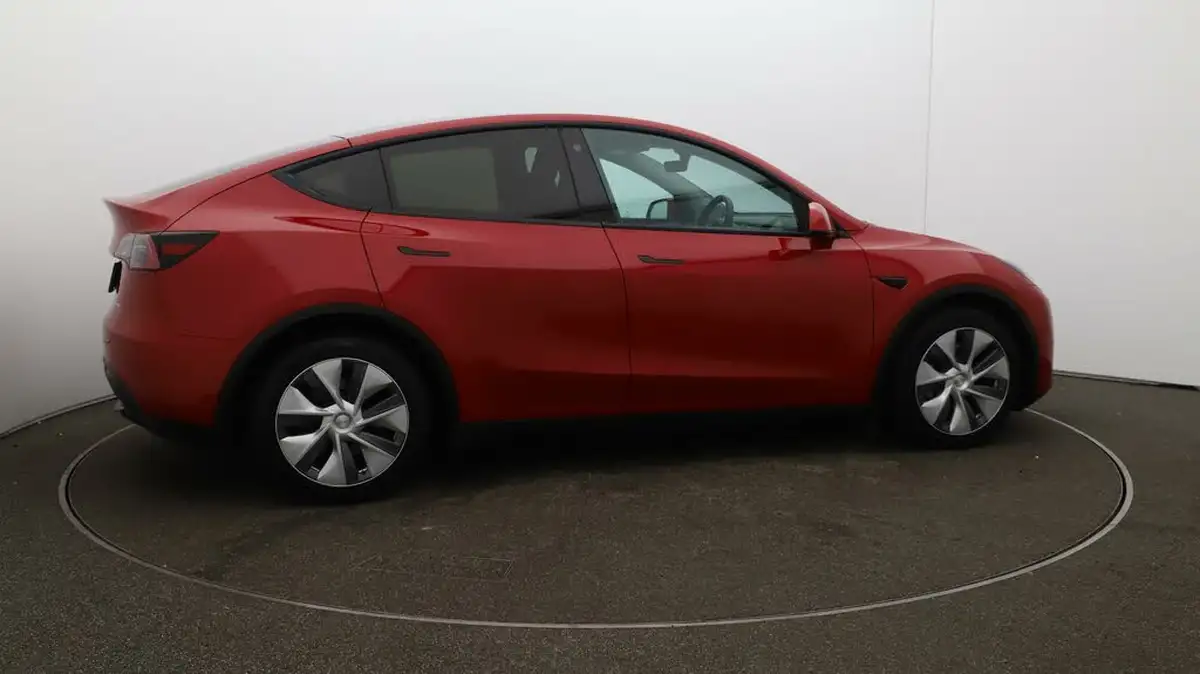 2022-tesla-model-y-e-long-range-big-49