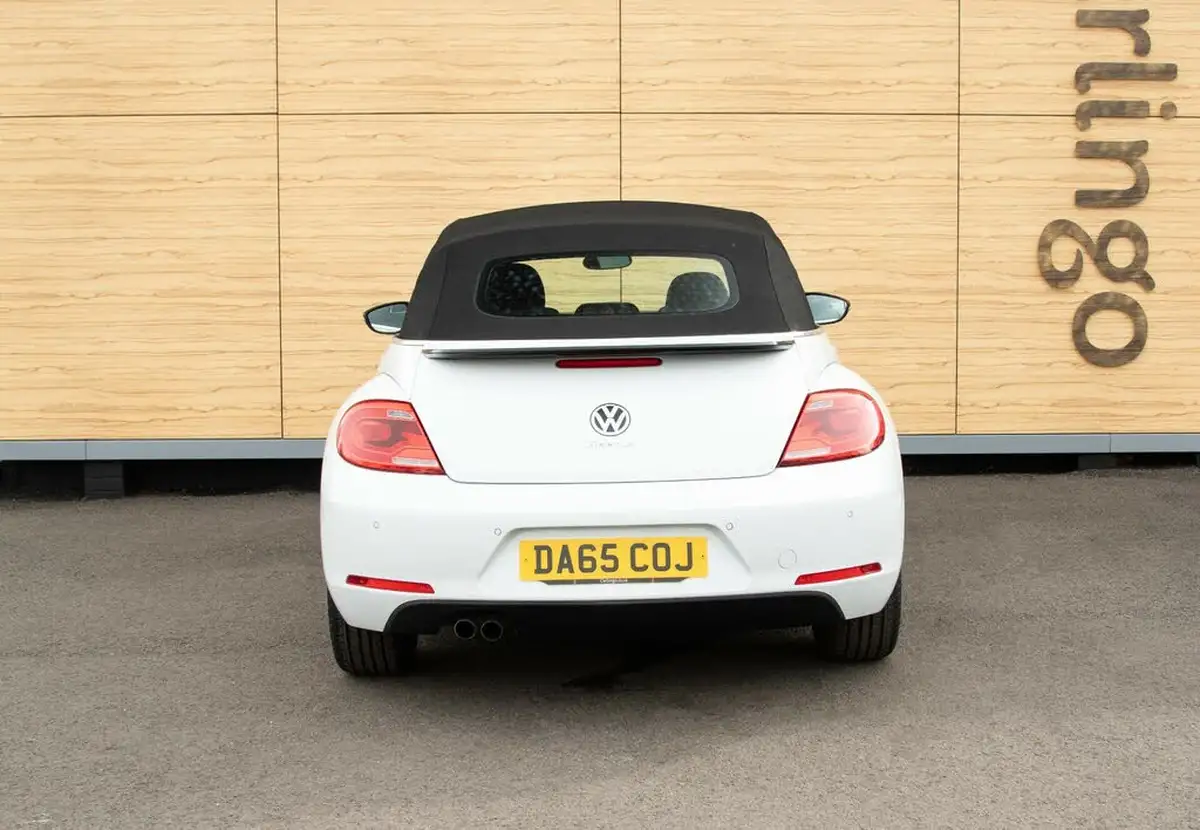 2015-volkswagen-beetle-20tdi-sport-150ps-bmtss-cabriolet-2d-dsg-big-6