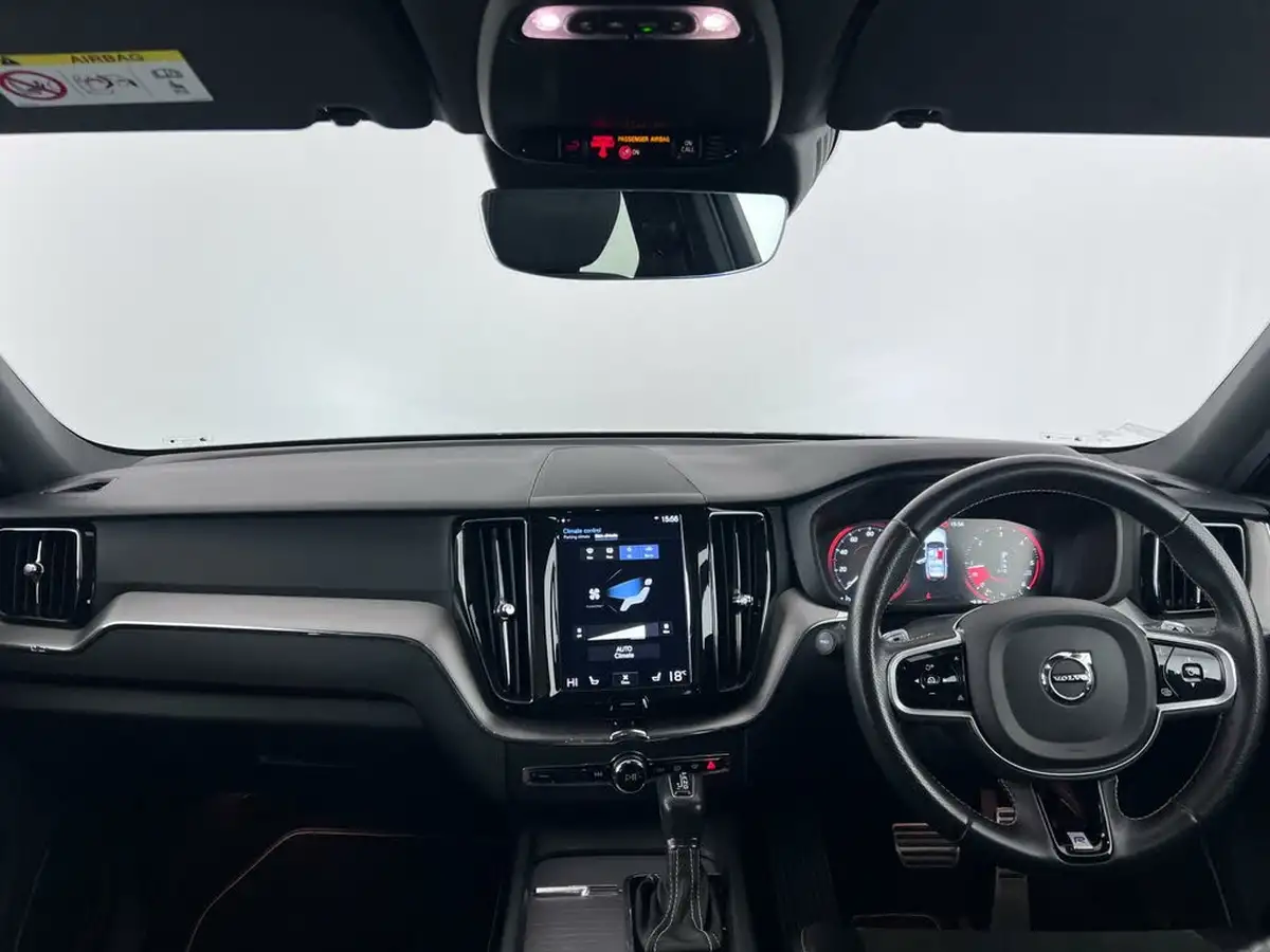 2019-volvo-xc60-20td-d4-r-design-4x4-ss-geartronic-big-18