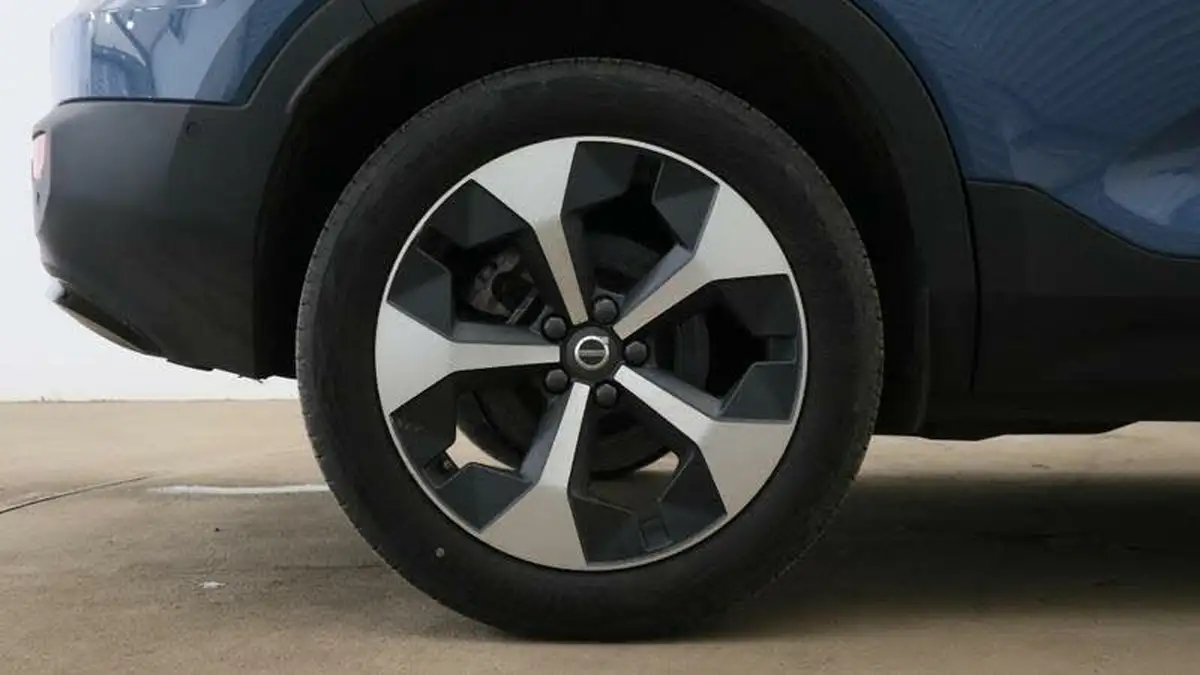 2024-volvo-xc40-20-b3-plus-big-20