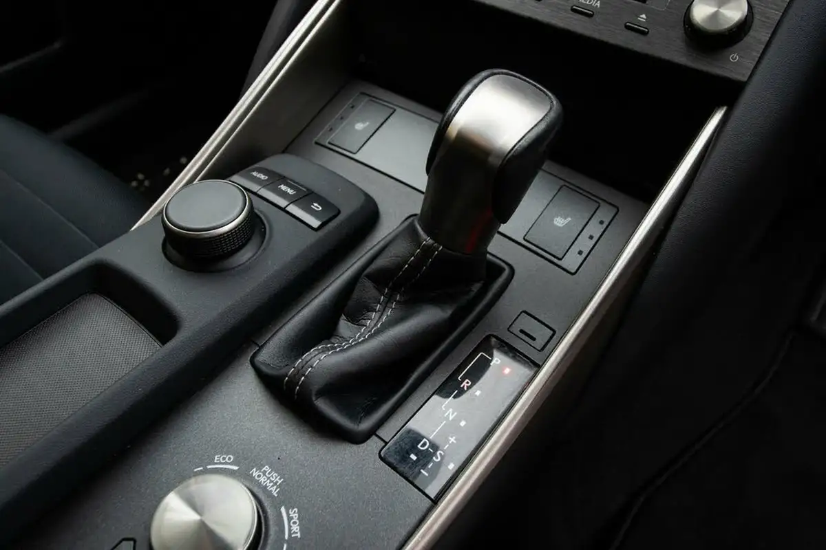 2019-lexus-is-300h-25-is-big-29