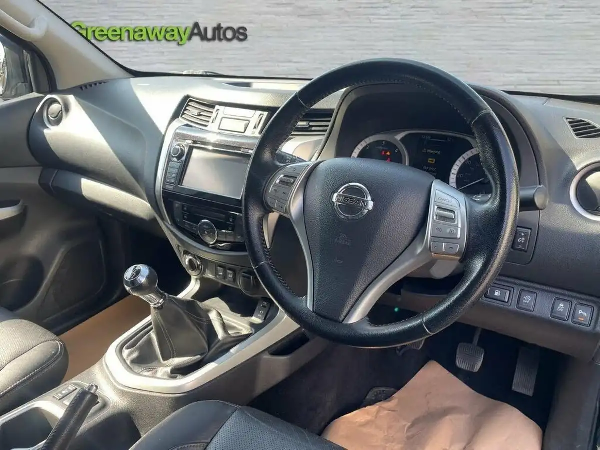 2018-nissan-navara-23dci-tekna-big-20