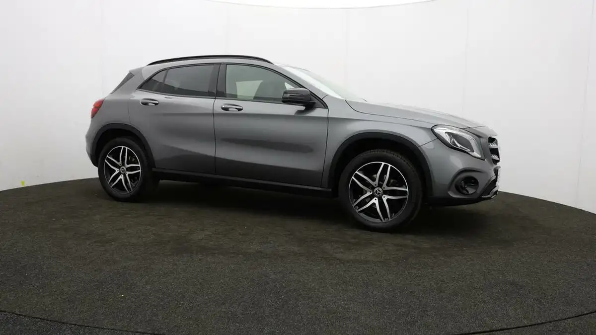 2019-mercedes-benz-gla-class-16-gla-180-urban-edition-ss-big-37