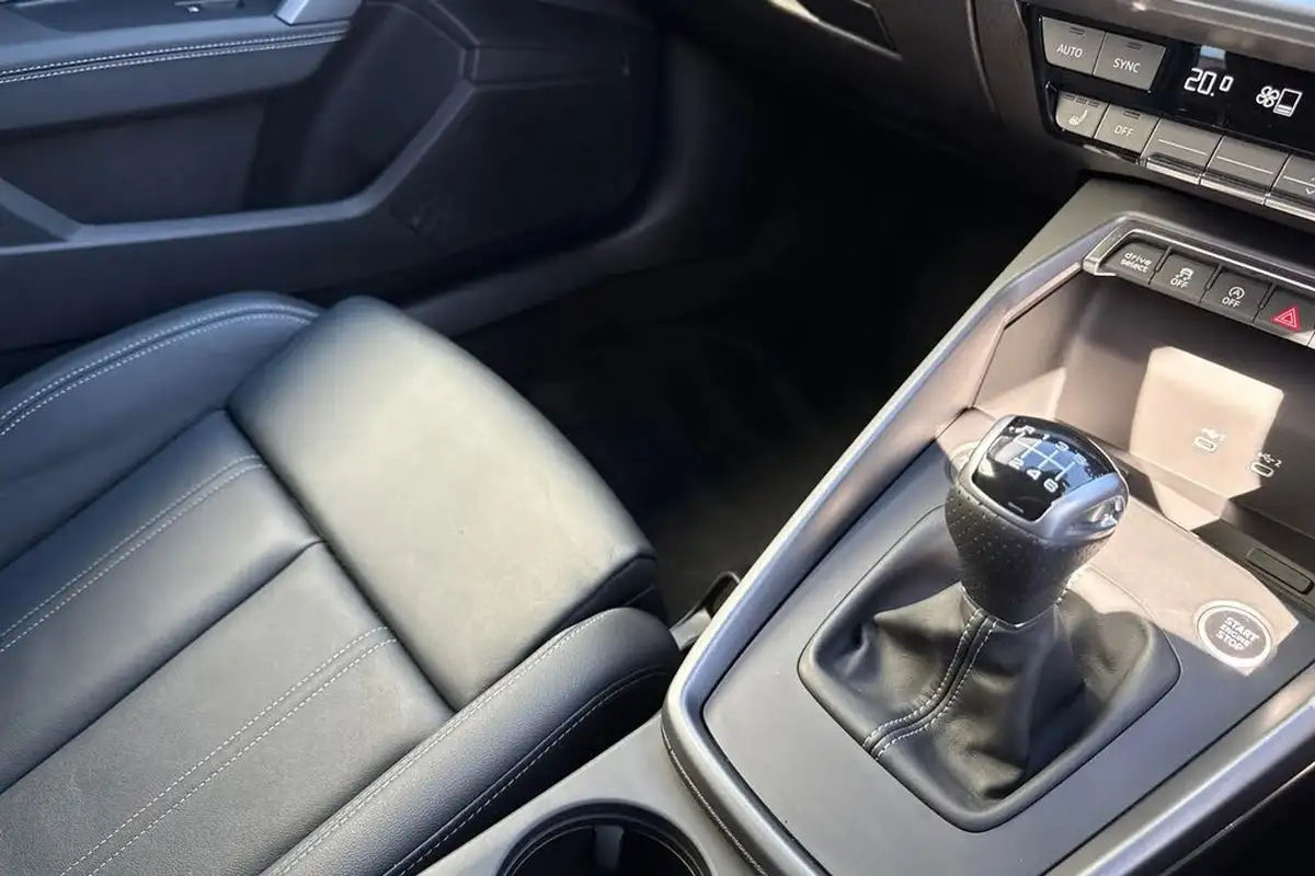 2024-audi-a3-15-35-tfsi-s-line-saloon-4d-big-19