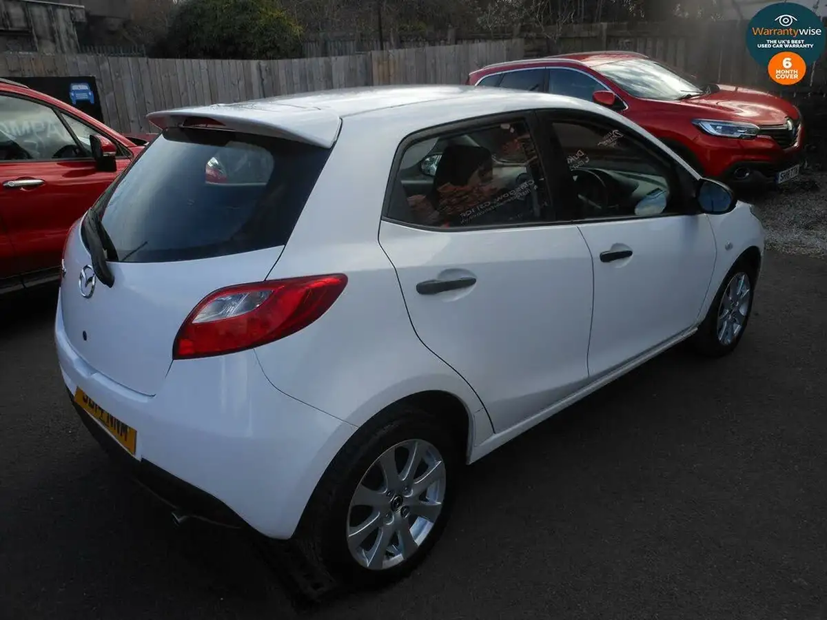 2014-mazda-mazda2-13-se-air-con-big-7