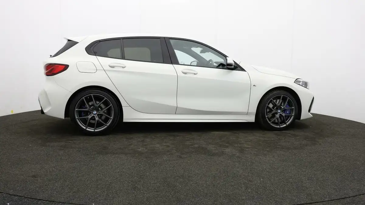 2021-bmw-1-series-20td-118d-m-sport-lcp-big-29