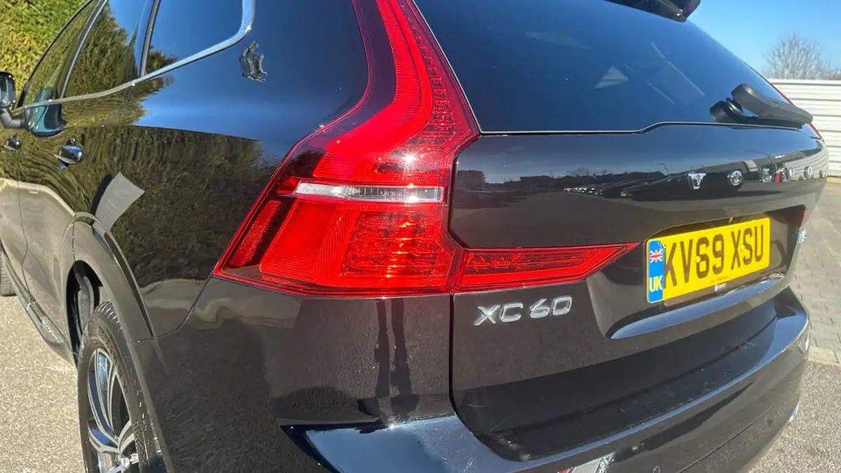 2019-volvo-xc60-20td-b5-inscription-big-18