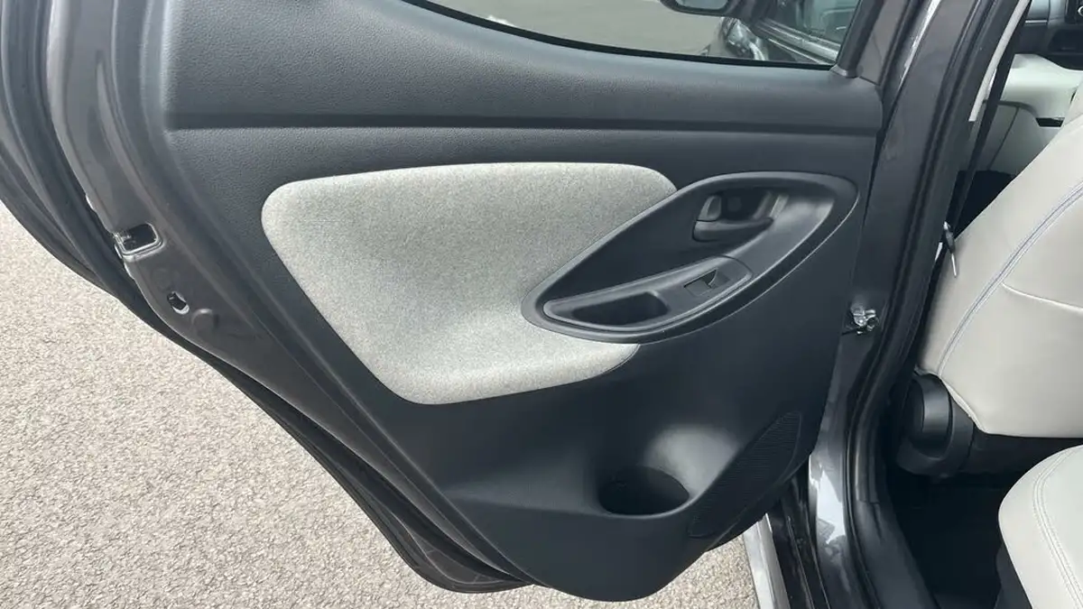 2022-toyota-yaris-15-vvt-i-excel-big-29