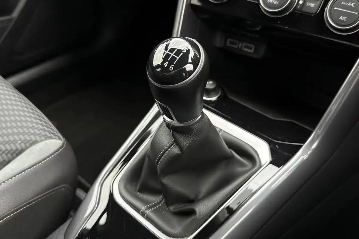 2020-volkswagen-t-roc-15-tsi-r-line-hatchback-5d-big-22