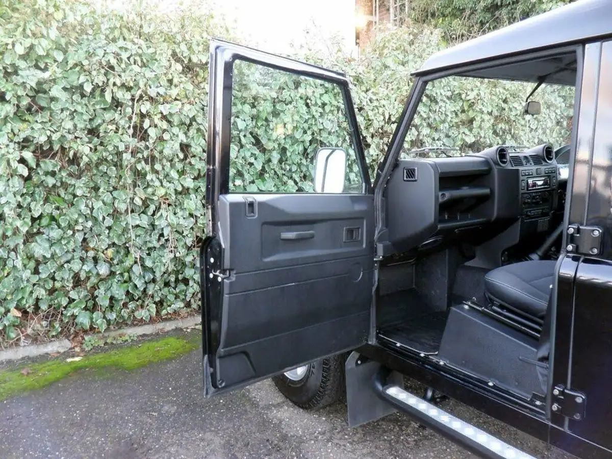 2014-land-rover-110-defender-22td-xs-station-wagon-5-drs-big-42