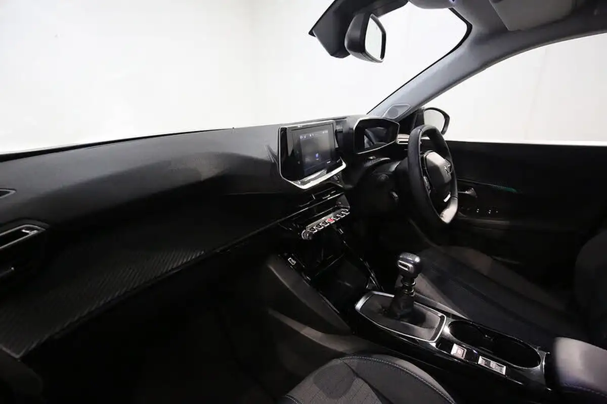 2021-peugeot-2008-suv-12-puretech-allure-premium-100bhp-big-19