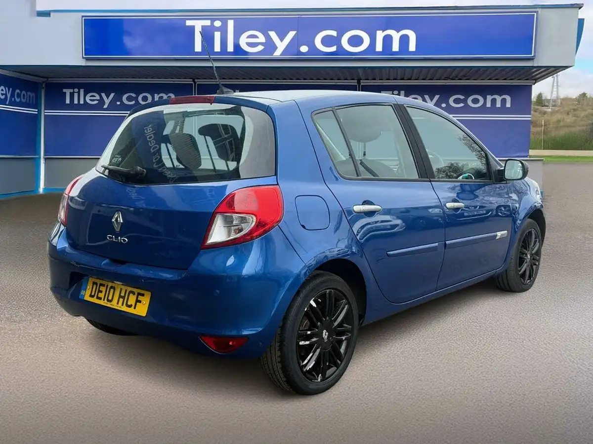 2010-renault-clio-16-initiale-tomtom-big-3