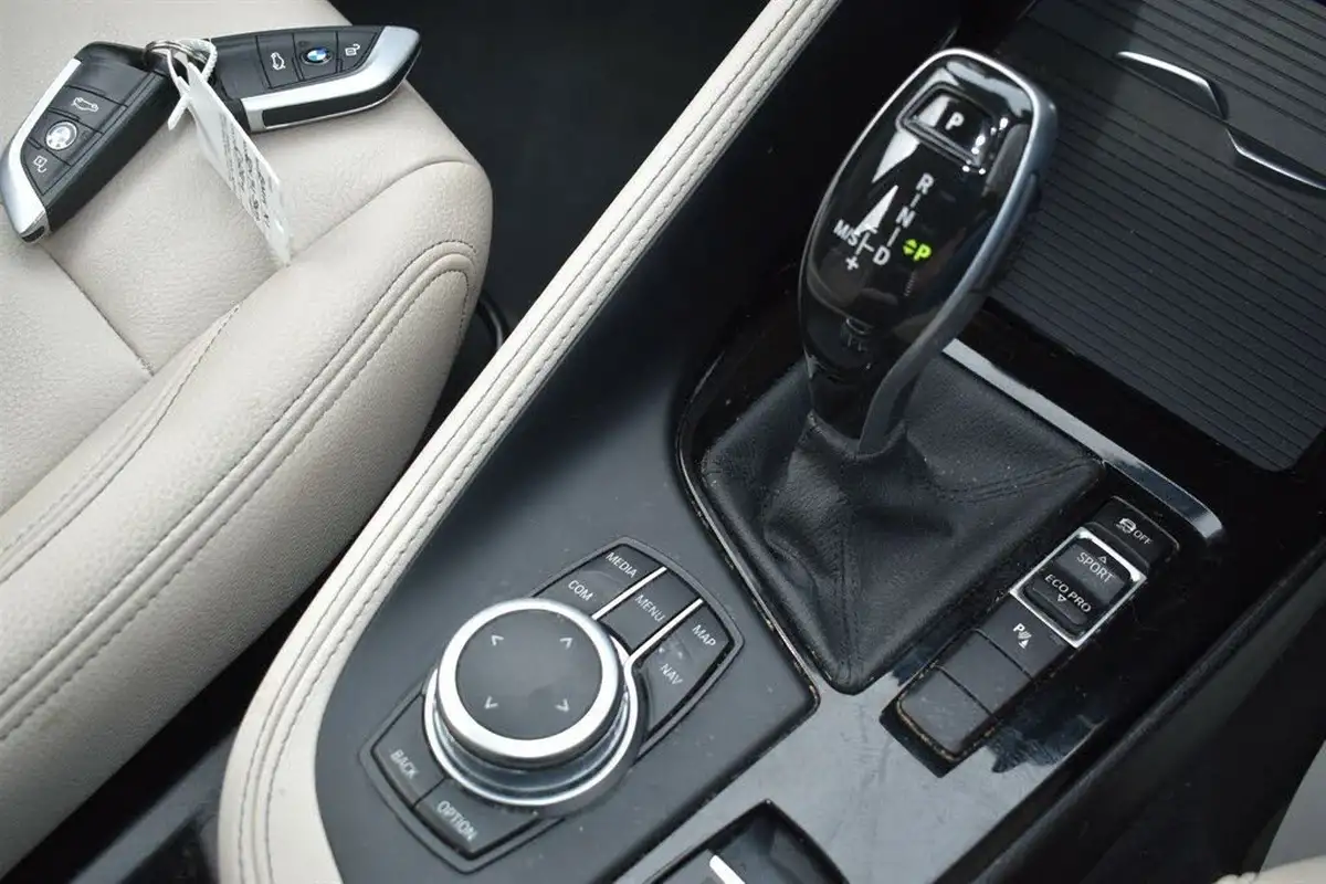 2021-bmw-x1-20-sdrive20i-xline-big-9