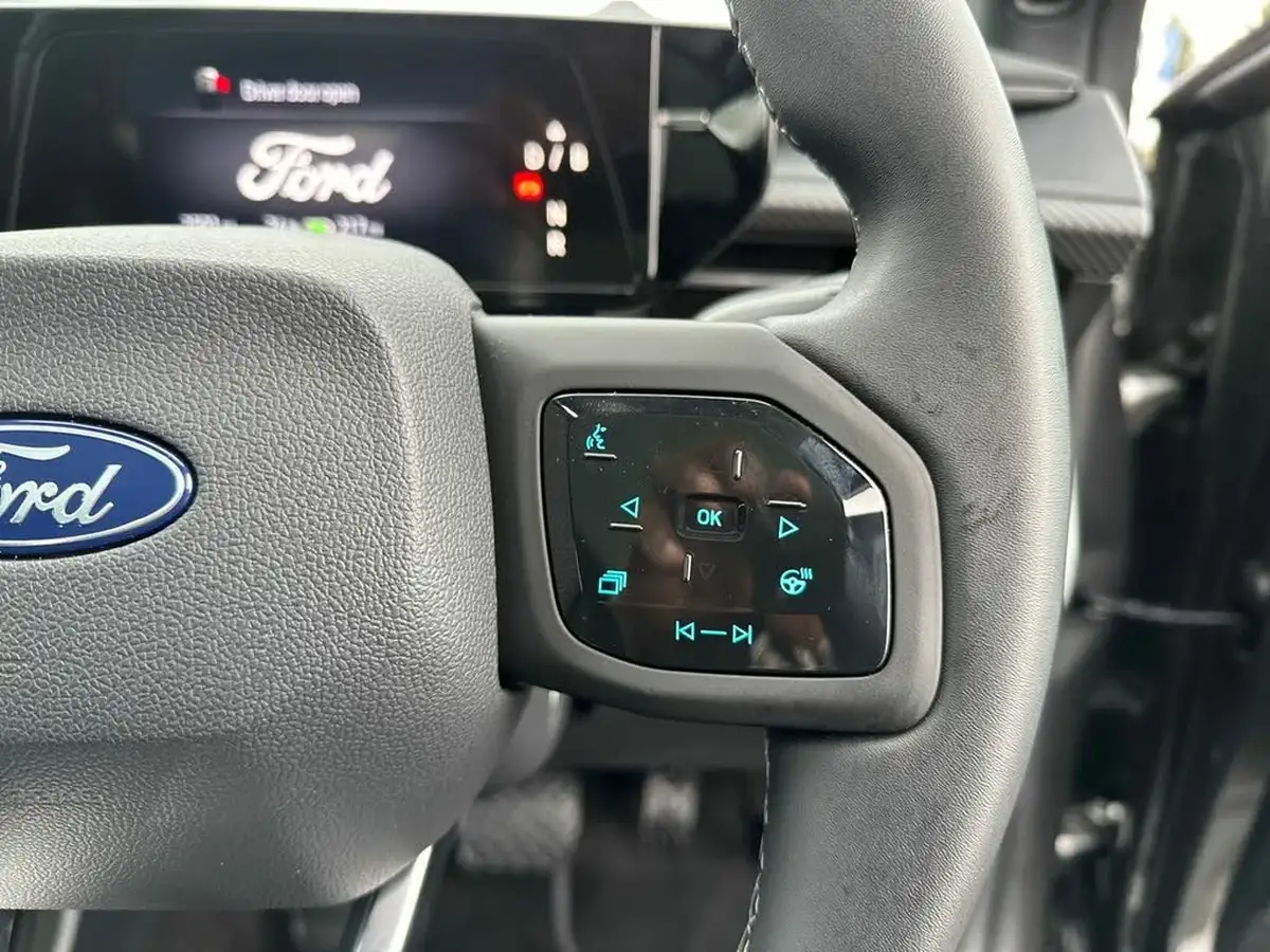2024-ford-explorer-e-premium-286ps-77kwh-big-26