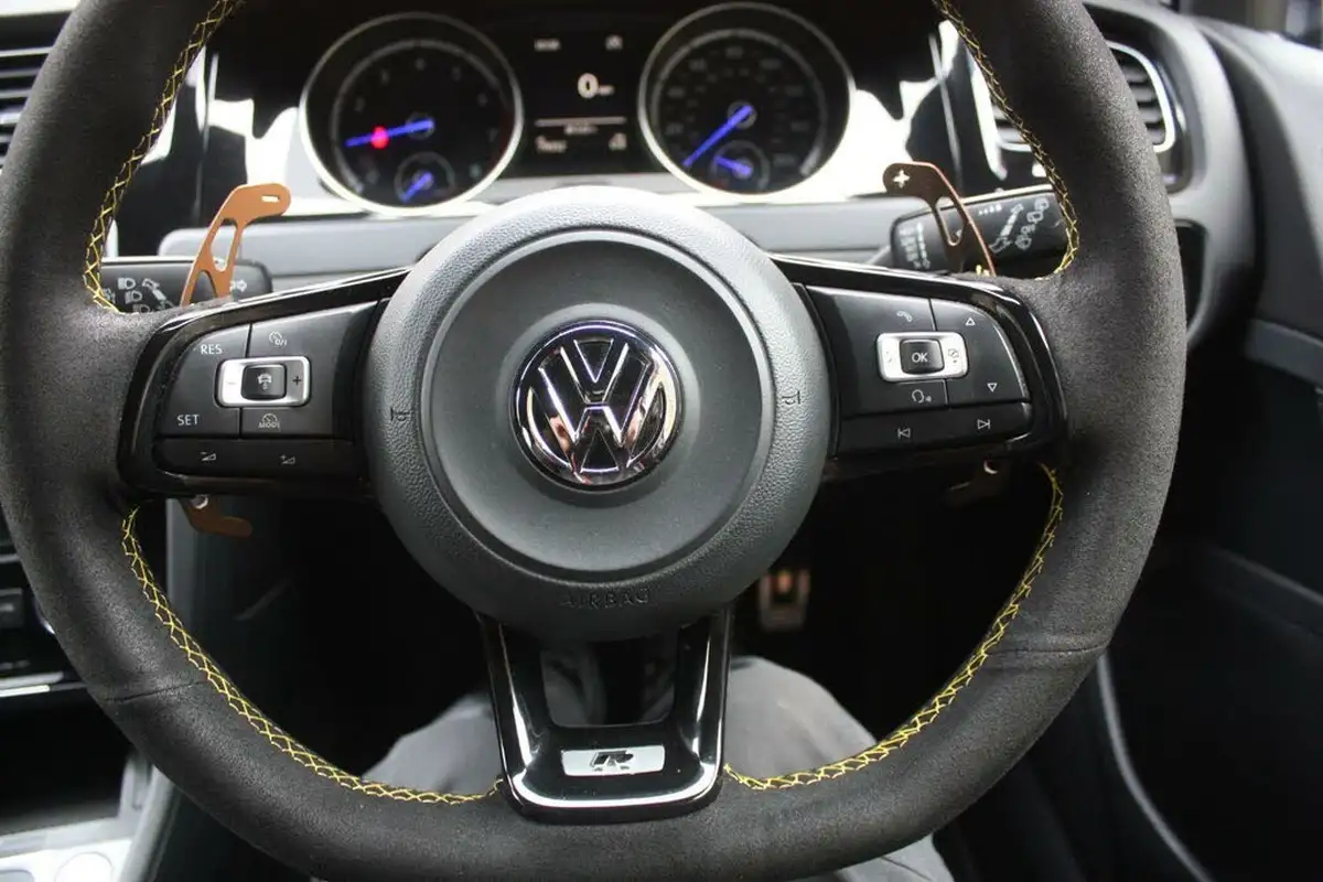 2014-volkswagen-golf-20-tsi-r-bmtss-3d-dsg-big-14