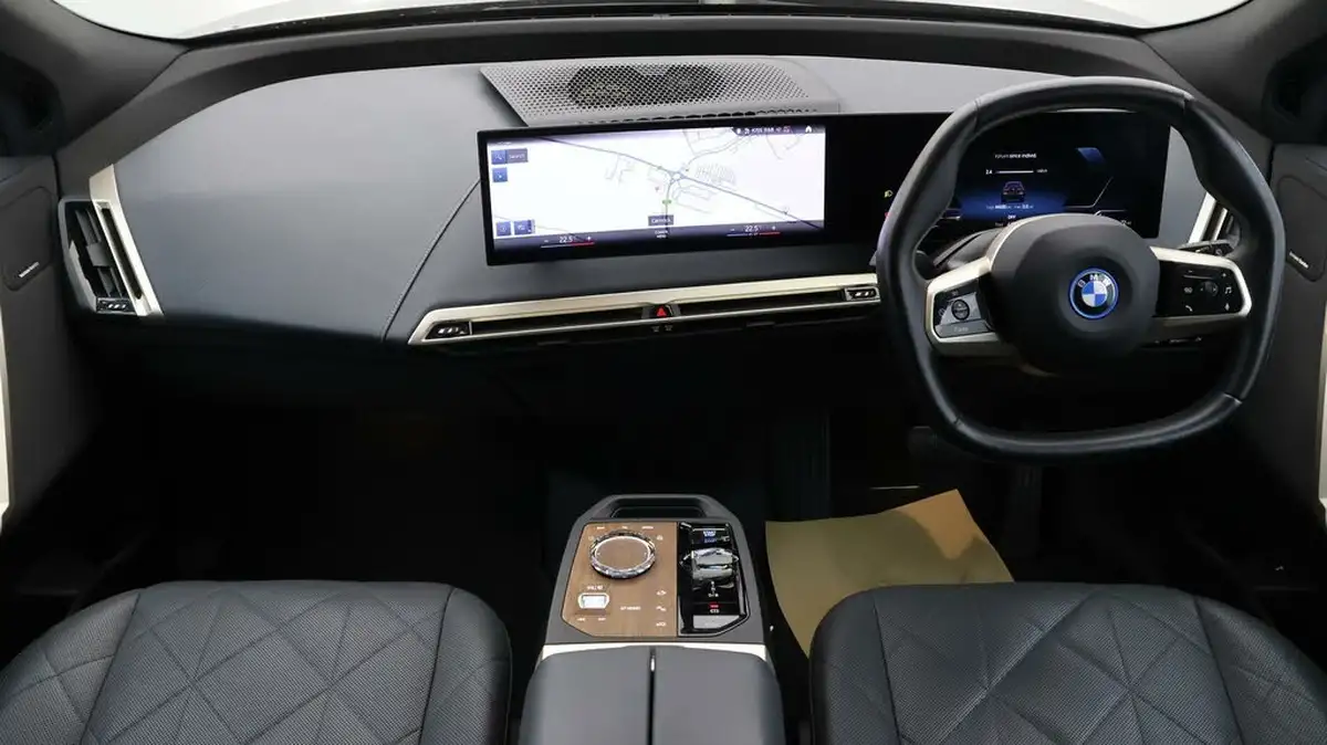 2022-bmw-ix-e-xdrive-50-m-sport-big-12