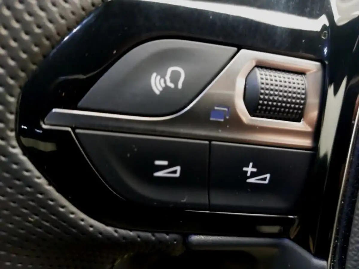 2021-peugeot-208-e-gt-premium-big-17