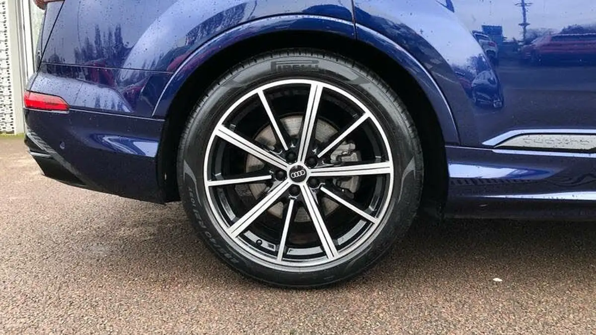 2022-audi-q7-30-55-tfsi-black-edition-big-4