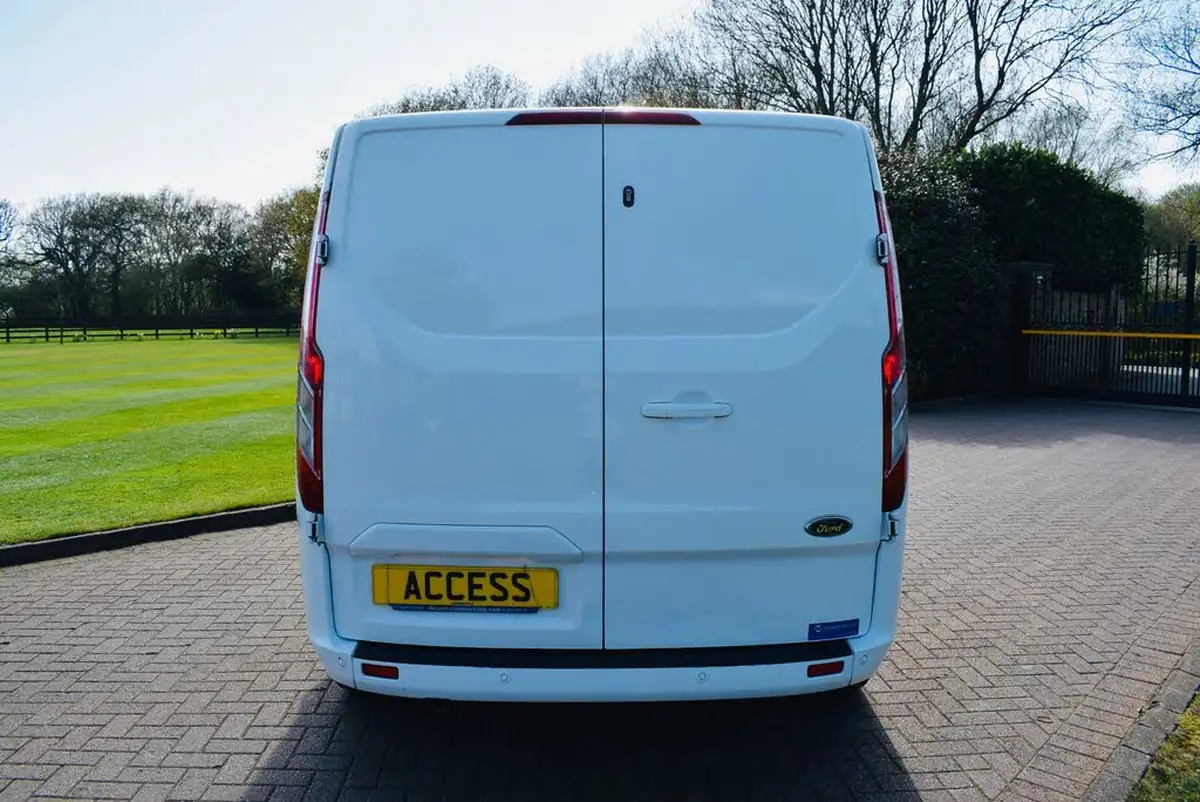 2021-ford-transit-custom-20tdci-300-l1h1-limited-130pseu6dt-panel-van-big-3