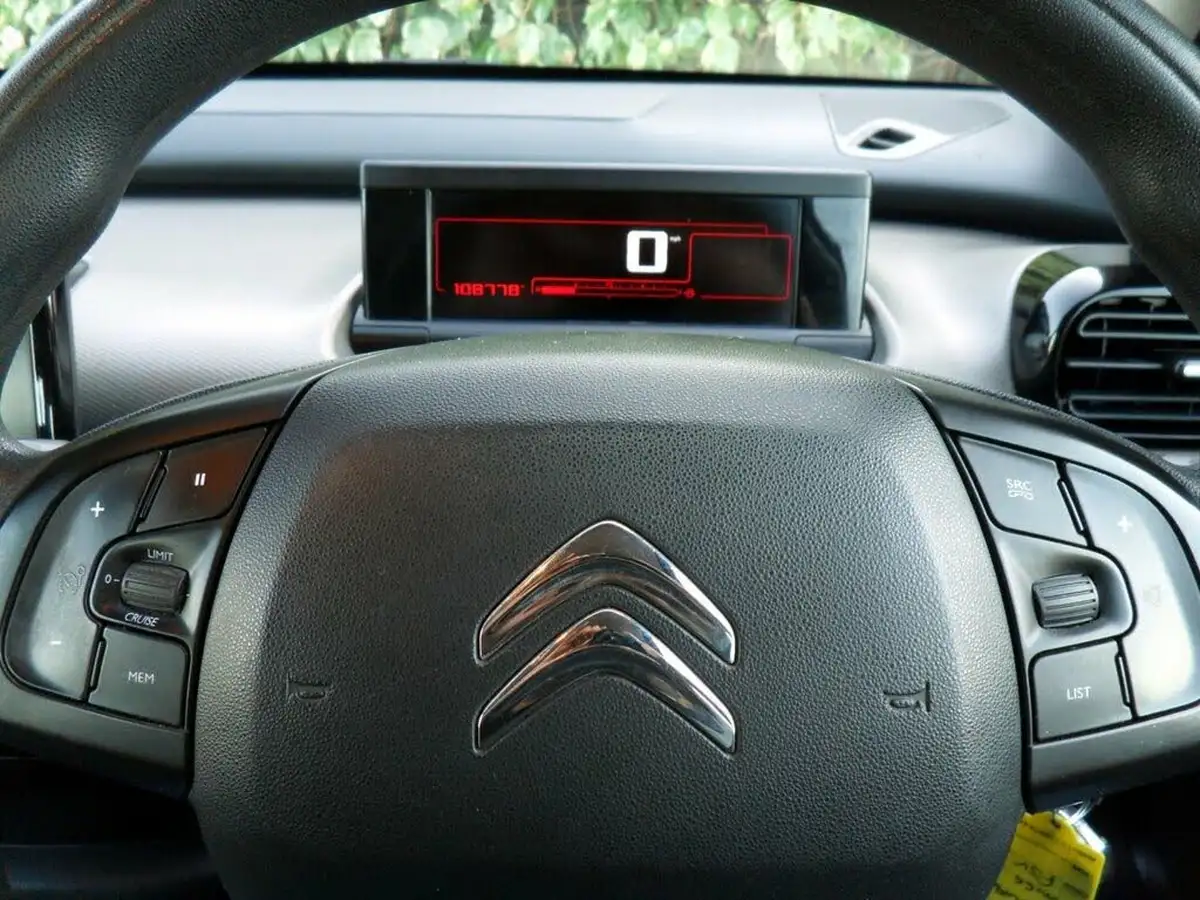 2016-citroen-c4-cactus-12-puretech-touch-big-41