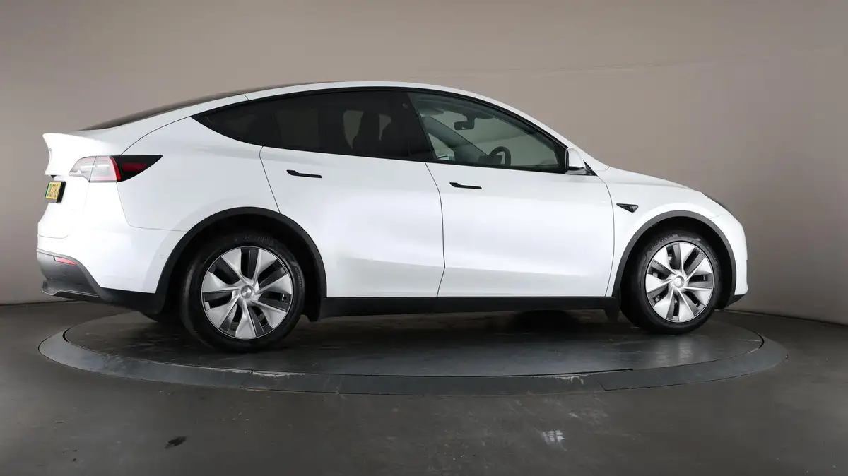 2022-tesla-model-y-e-long-range-big-56