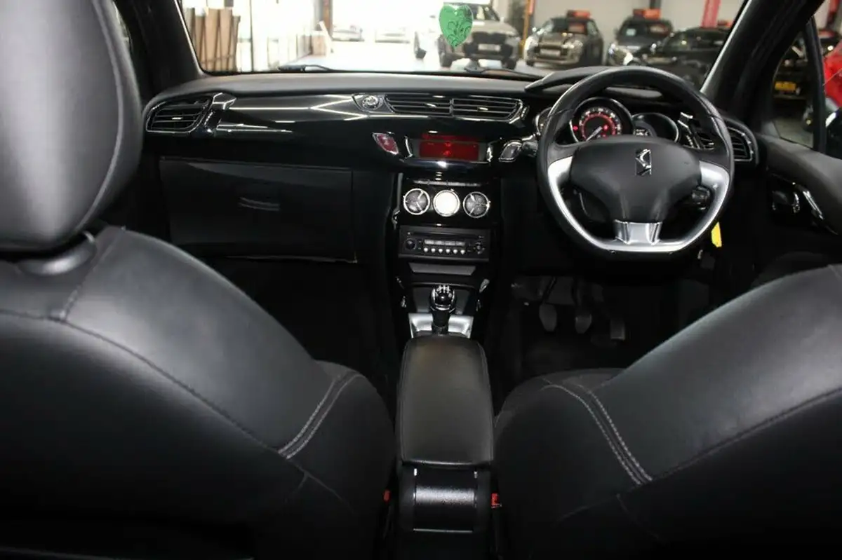 2013-citroen-ds3-16-dstyle-plus-vti-big-14
