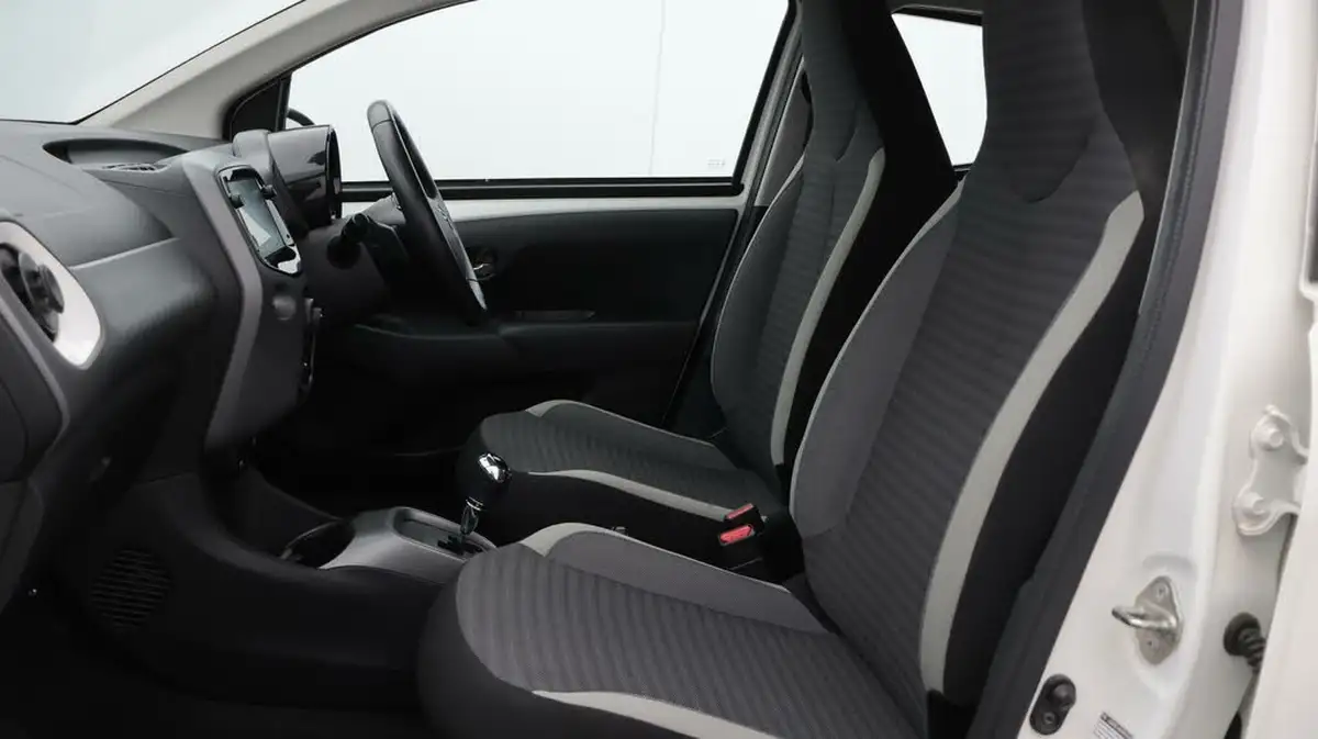 2019-toyota-aygo-10-vvt-i-x-play-tss-x-shift-big-14