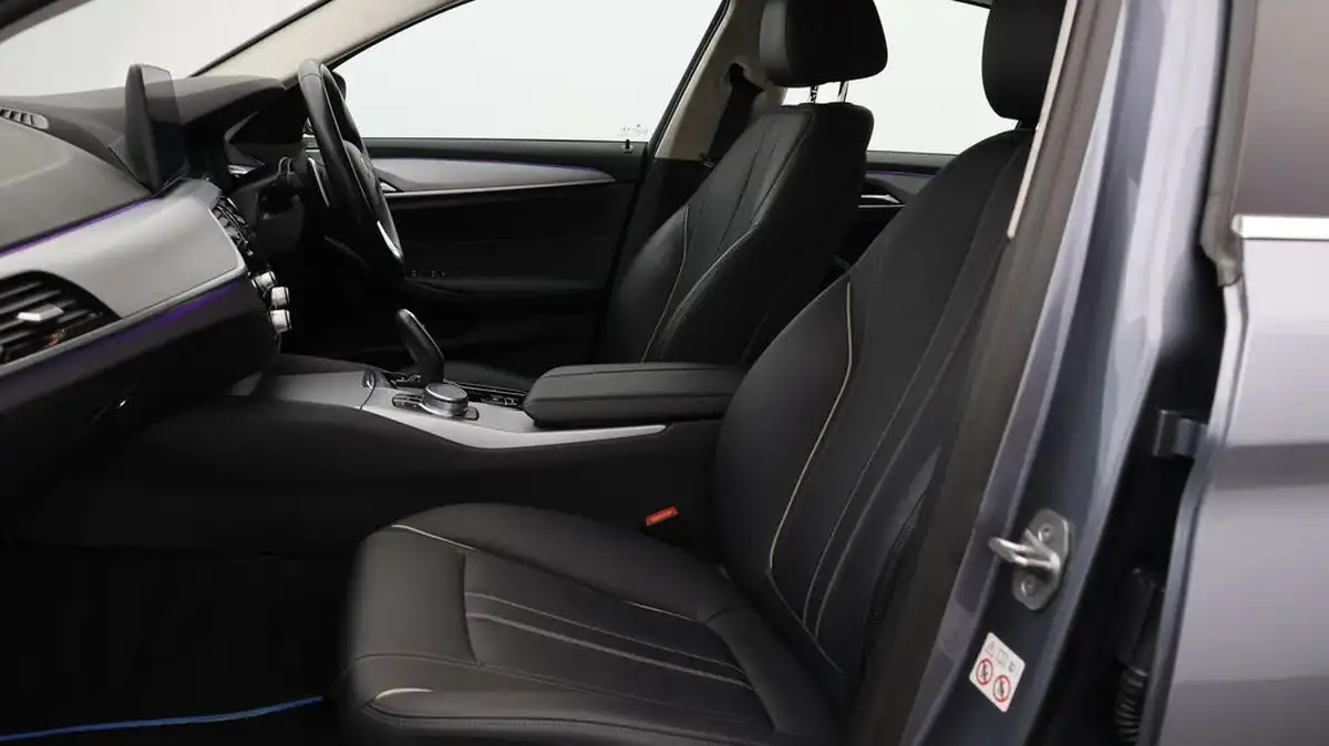 2021-bmw-5-series-20-520i-se-saloon-4d-big-13