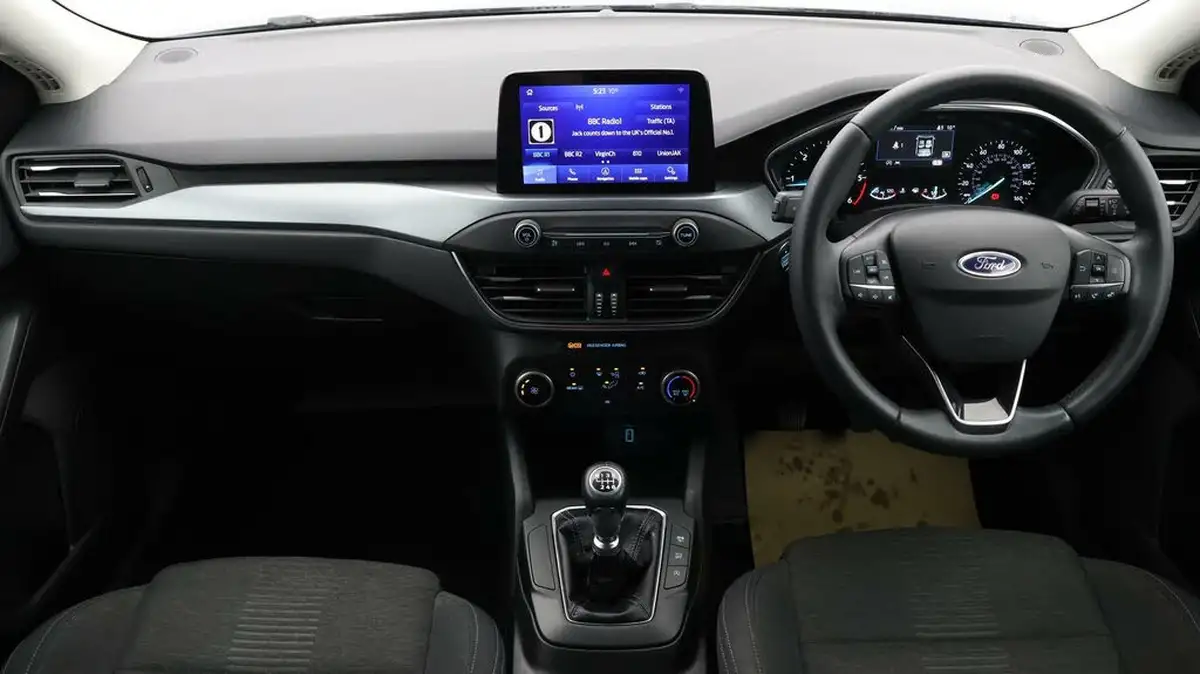 2020-ford-focus-15-active-hatchback-big-13
