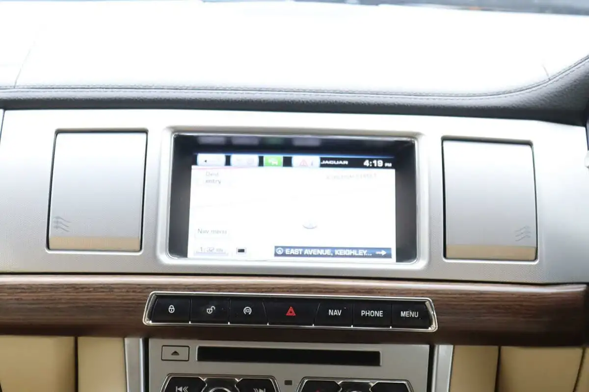 2014-jaguar-xf-22td-luxury-163ps-saloon-4d-big-7