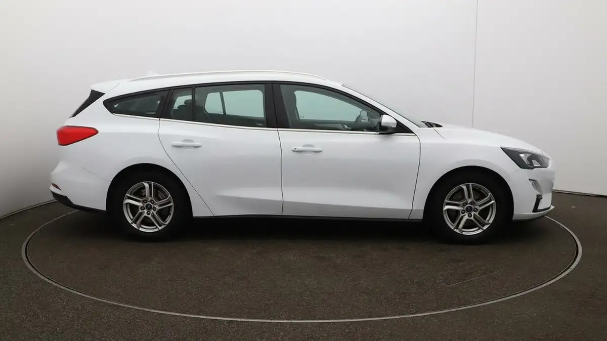 2020-ford-focus-15-zetec-120ps-estate-big-39