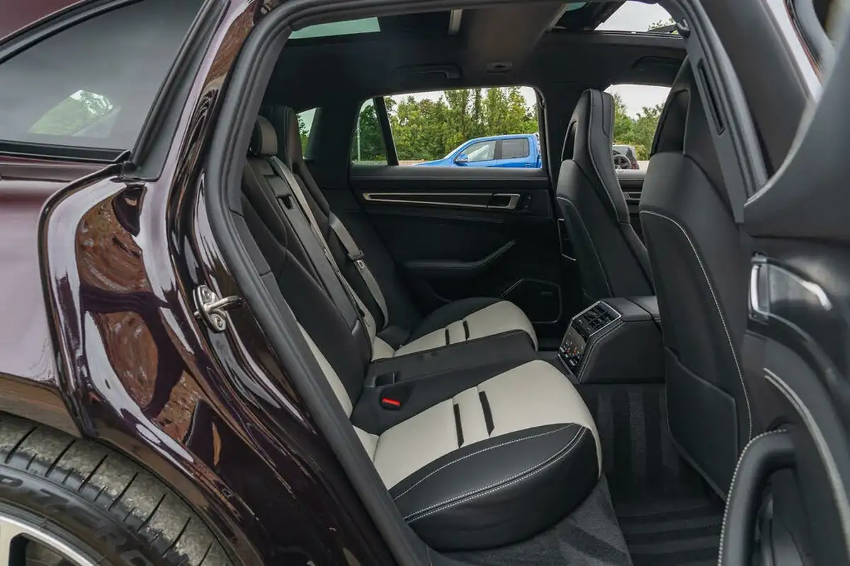 2022-porsche-panamera-30-4-e-hybrid-platinum-edition-sport-turismo-big-25