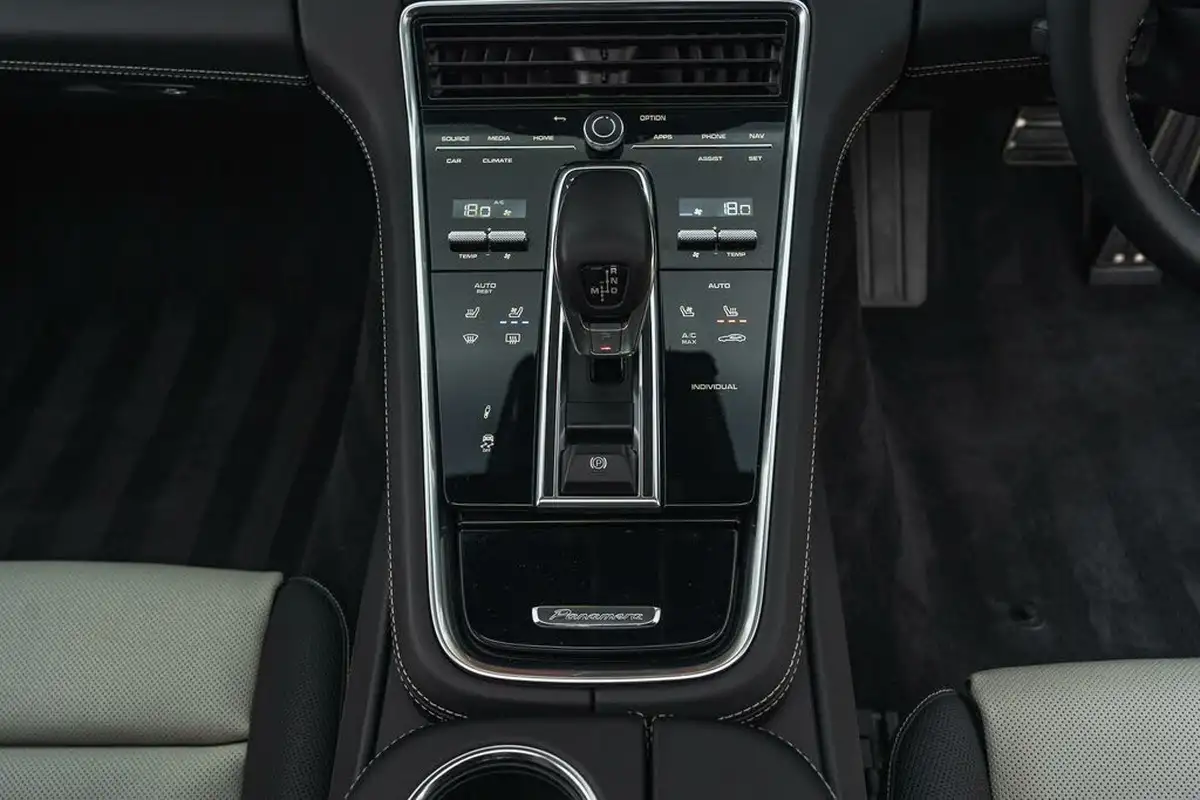 2022-porsche-panamera-30-4-e-hybrid-platinum-edition-sport-turismo-big-49