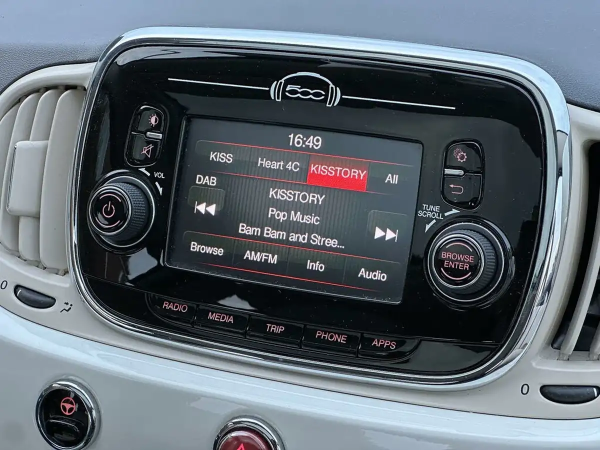 2017-fiat-500-12-lounge-big-10
