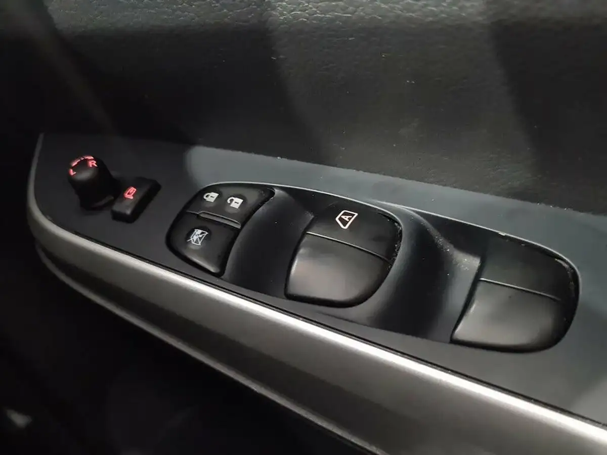 2021-nissan-navara-23dci-tt-tekna-8-navileather-auto-big-31