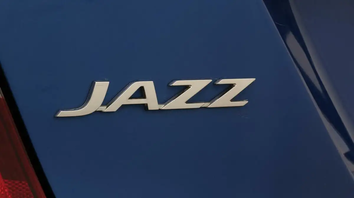 2018-honda-jazz-13-i-vtec-s-big-20