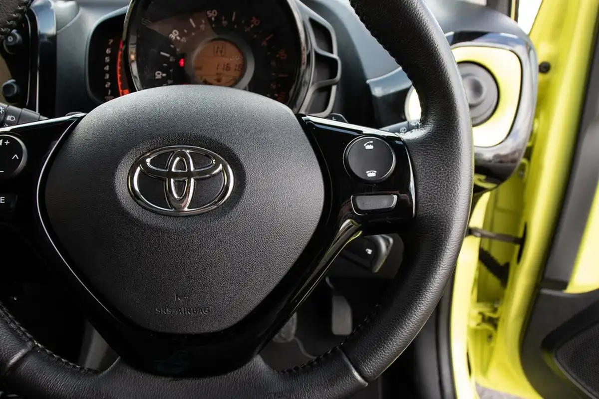 2017-toyota-aygo-10-vvt-i-x-cite-2-cyan-5d-x-shift-big-19