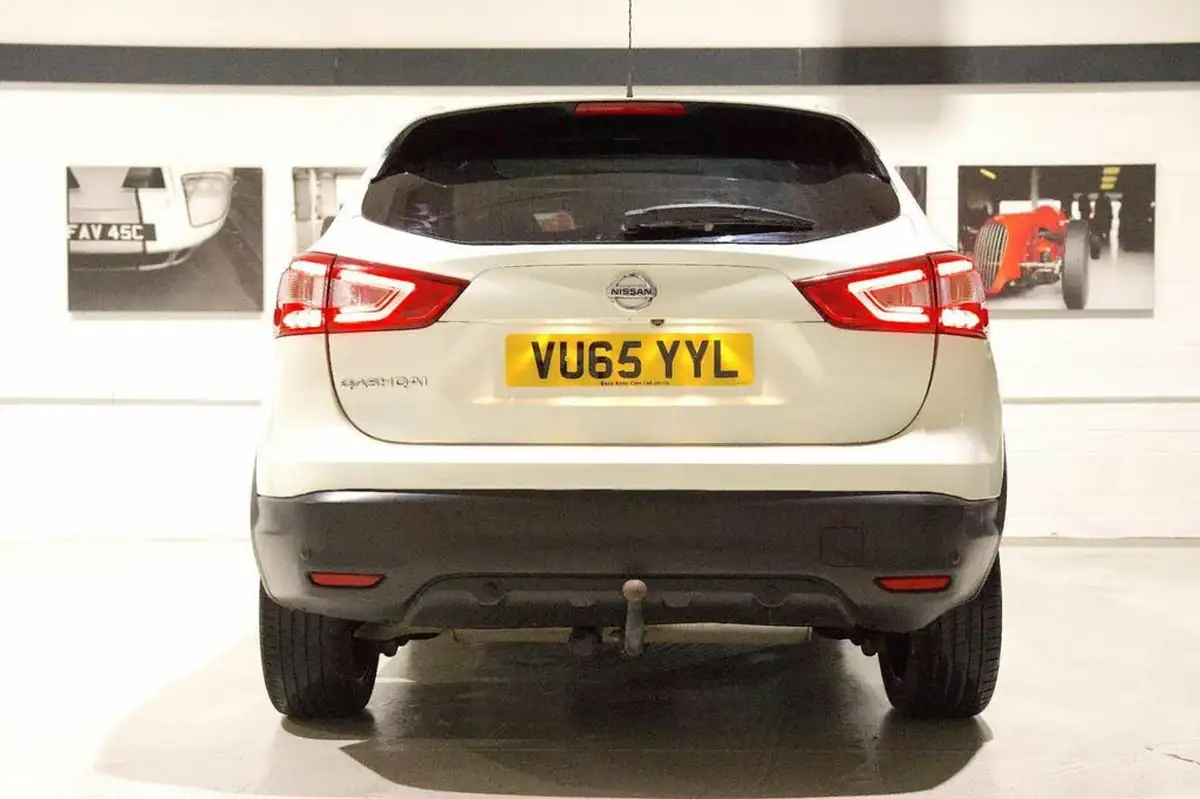 2015-nissan-qashqai-16dci-tekna-big-3