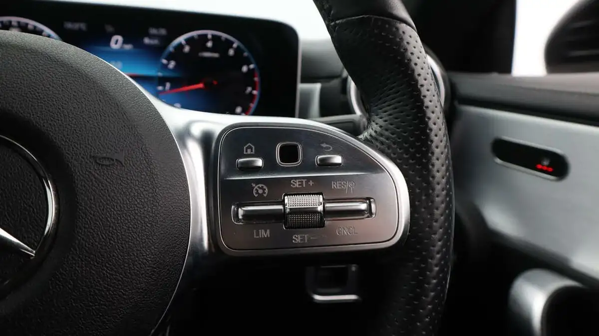 2020-mercedes-benz-cla-13-cla-200-amg-line-coupe-4d-7g-dct-big-26