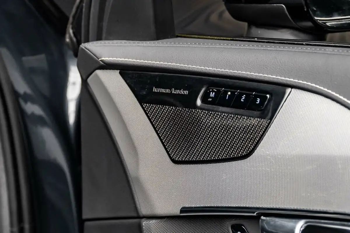 2021-volvo-xc90-20-t8-r-design-pro-455bhp-big-38