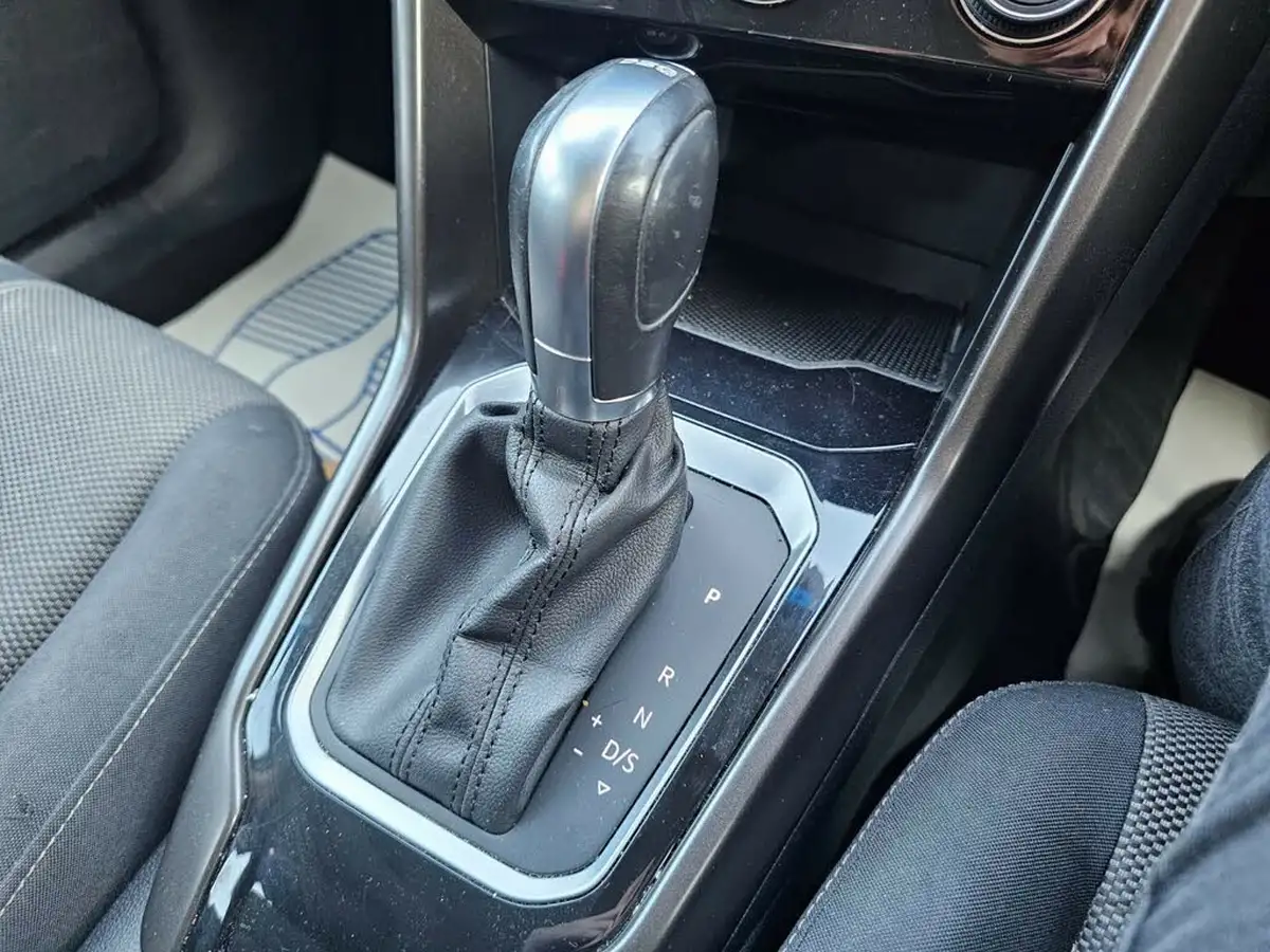 2019-volkswagen-t-roc-15-tsi-se-dsg-big-17