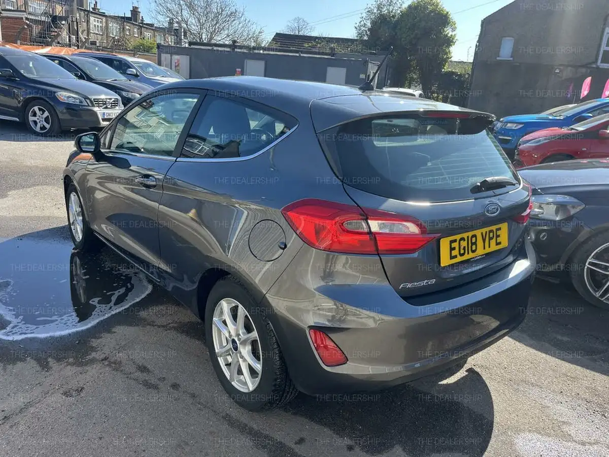 2018-ford-fiesta-10t-zetec-3d-big-2