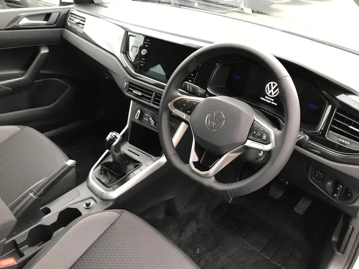 2025-volkswagen-polo-10-life-big-2