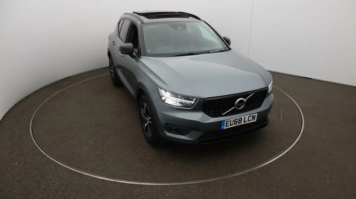2018-volvo-xc40-20td-d4-r-design-big-20