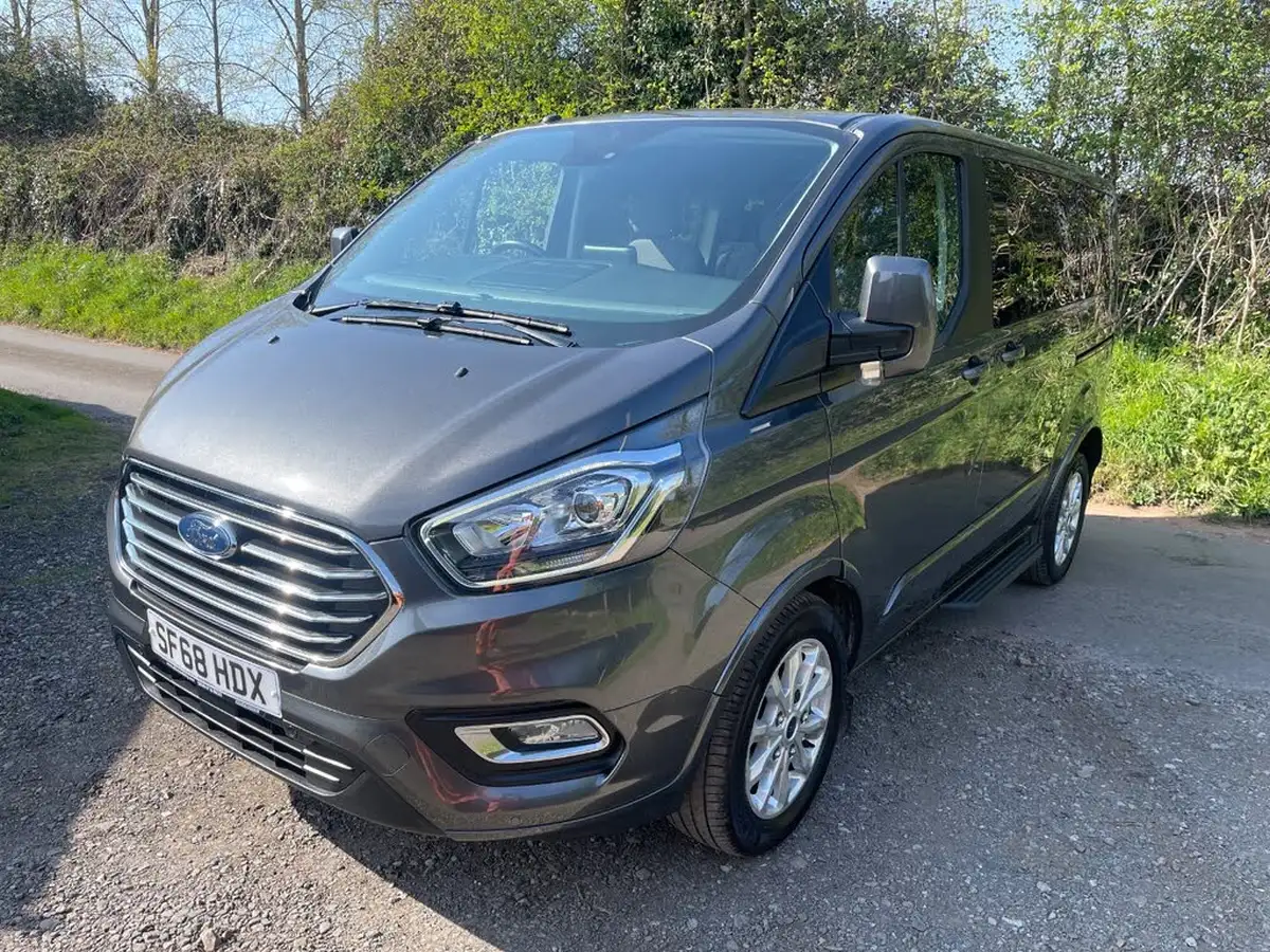 2018-ford-tourneo-custom-20tdci-310-l1-titanium-130ps-big-18