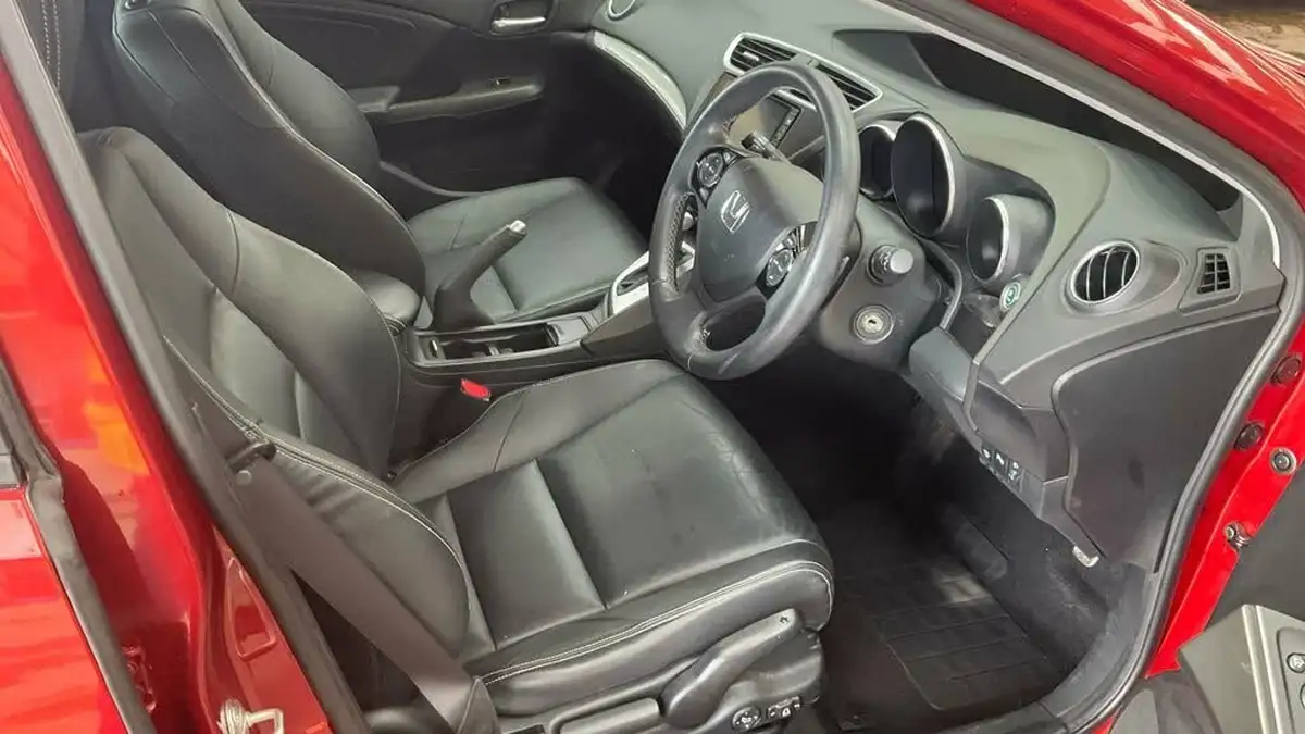 2015-honda-civic-18-sr-honda-connect-with-navi-hatchback-auto-big-2